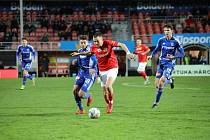 Fotbalisté Zbrojovky Brno (v červeném) uzavřeli podzimní část druhé ligy domácí porážkou 0:1 s béčkem Olomouce.