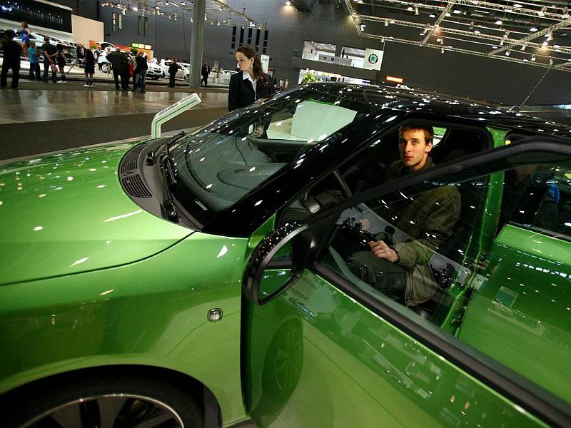 V Brně začal veletrh Autosalon a Autotec 2010.