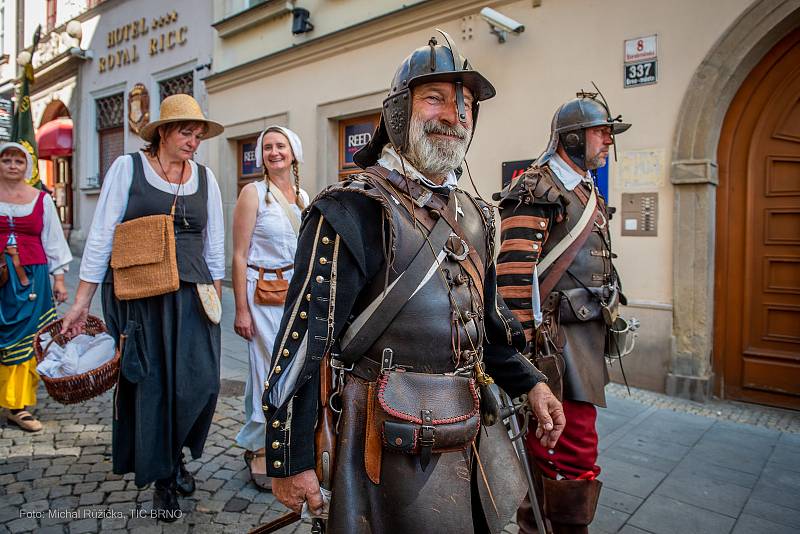 Připomínku obléhání Brna Švédy mohli lidé shlédnout v podobě historických uniforem a zbraní v centru města. Vojáci prošli slavnostním pochodem město a na Kraví hoře postavili stanový tábor.