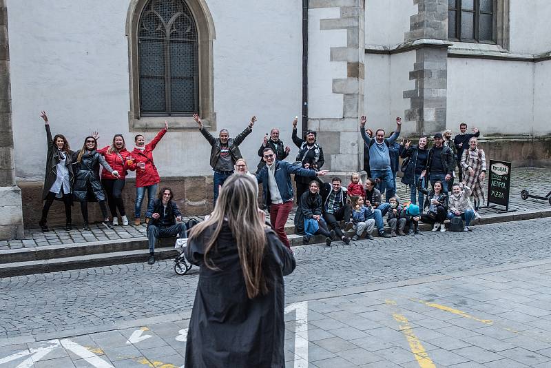 Kultura je taky služba. To je výzva Mezinárodního divadelního ústavu, ke které se připojilo také Divadlo Bolka Polívky. V tomto týdnu je tak možné potkat náhodně na ulici živá divadelní představení nebo skeče.