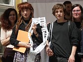 Vítězi výtvarné soutěže pro studenty středních škol a gymnázií Máš umělecké střevo se stali brněnští studenti Viktorie Kačínová a Adam Směták.
