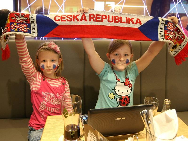 Český národní tým podporovali fanoušci v restauracích nejen po celé jižní Moravě.