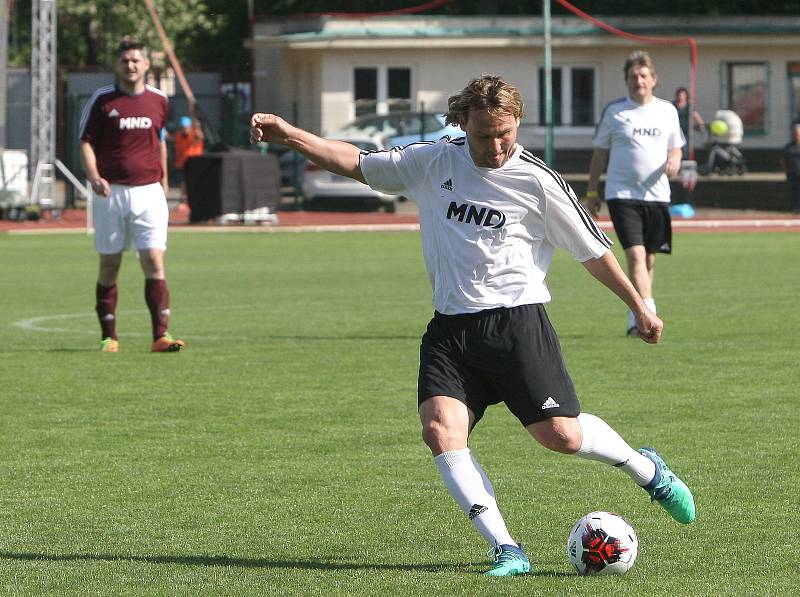 V sobotu se viceprezident Juventusu a držitel Zlatého míče Pavel Nedvěd s bývalými reprezentačními parťáky a kamarády zúčastnil oslav výročí sta let třetiligového klubu a křtu nové umělé trávy.