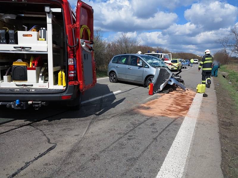 Tragická nehoda dvou aut v líšeňské Holzově ulici.