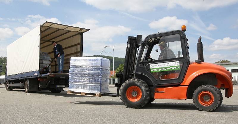 Obří hlavní pódium obohatí ještě další dvě velké scény a několik malých