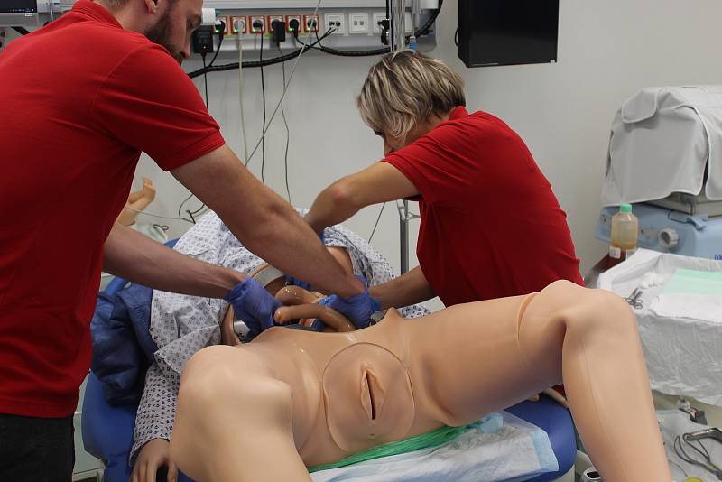 Trhání zubů i chirurgické zákroky si studenti Lékařské fakulty Masarykovy univerzity vyzkouší v moderním simulačním centru.
