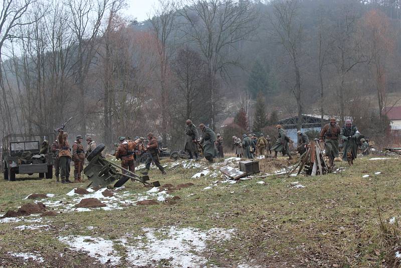 Nadšenci vojenské historie předvedli ve Skalici nad Svitavou rekonstrukci bitvy z druhé světové války, při které Rudá armáda zaútočila na nacistické jednotky u řeky Wisly.