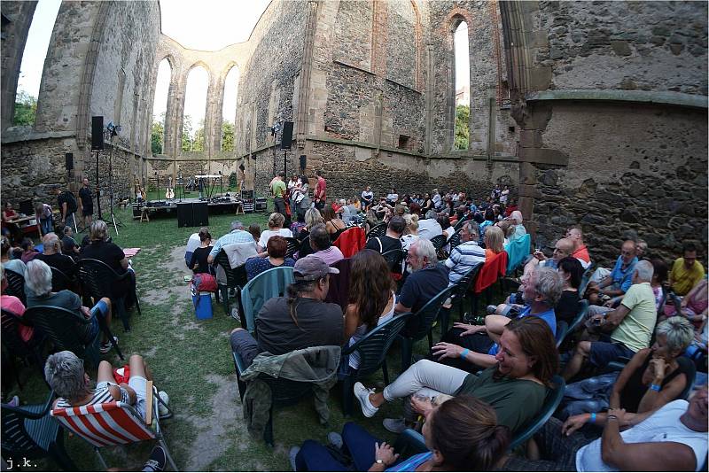 Koncert v romantické zřícenině kláštera Rosa Coeli potěšil diváky v sobotu 24. července.