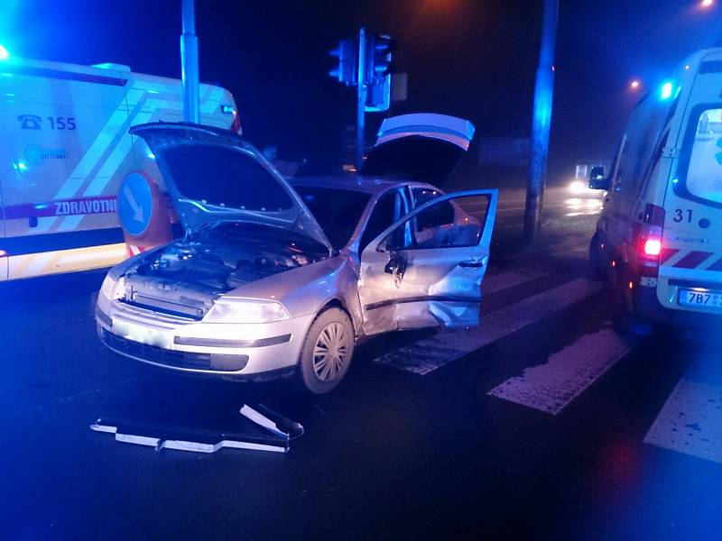 Nehoda autobusu a osobního auta v brněnských Černovicích.