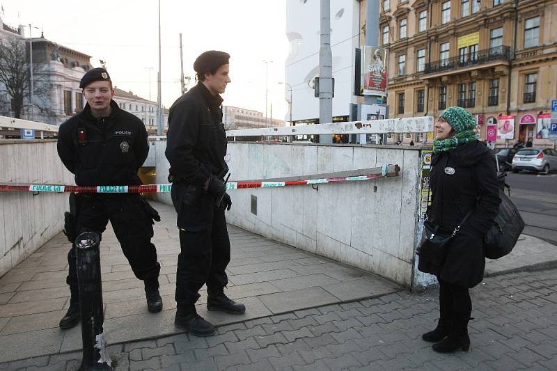 Policisté uzavřeli brněnské hlavní nádraží.