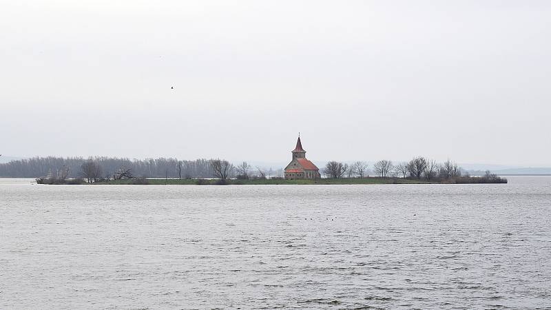 Zatěžkávací zkouška mostu na Nových Mlýnech.