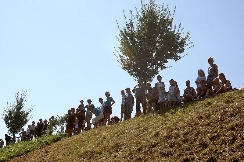 Pestrý program nabídl sobotní Festival na nábřeží. Konal se na několika místech podél řeky Svitavy od Bílovic po Tuřany. Součástí byla i neckyáda.