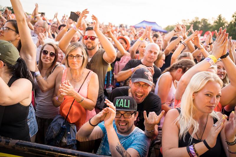 Lidé si při festivalu Hrady.cz k hradu Veveří přijeli poslechnout oblíbené kapely.