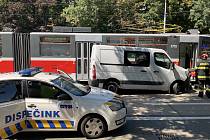 Ve čtvrtek kolem poledne zkomplikovala dopravní nehoda na Vídeňské ulici tramvajovou dopravu.