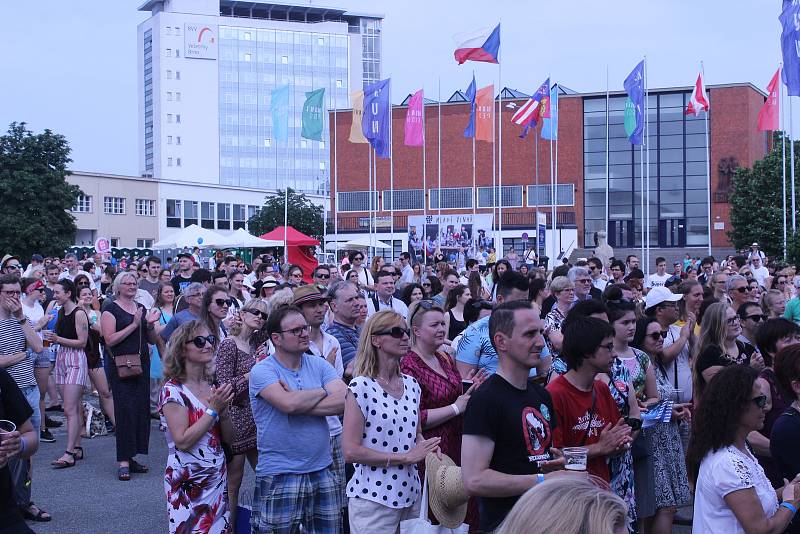 Zvuky oslav, přání všeho nejlepšího i hudebních vystoupení se v sobotu rozléhaly Brnem hned ze dvou míst. Své kulaté, sté narozeniny totiž slavily dvě brněnské univerzity, Masarykova a Mendelova.