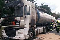 Provoz na dálnici D1 ve směru z Brna na Vyškov zastavil ve čtvrtek po poledni požár kabiny kamionu na 202. kilometru dálnice.