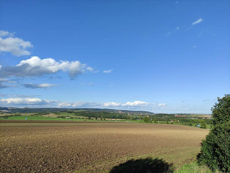 Pohled ze Žuráně na Pozořice.