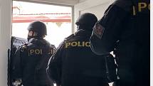 Muž v bytě ve Václavské ulici v Brně vyhrožoval zabitím rukojmí.