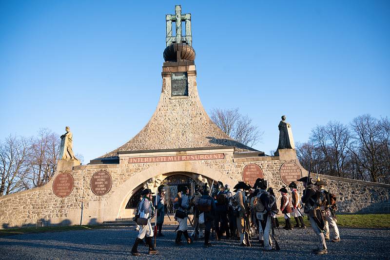 Letošní pietní akce připomínající Bitvu u Slavkova jsou sice zrušeny, ale skupina nadšenců z klubů vojenské historie podnikla svoji každoroční akci.