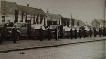 Desítky lidí zemřely při tragédii na železničním přejezdu u Podivína v roce 1950. Srazil se tam rychlík s autobusem.