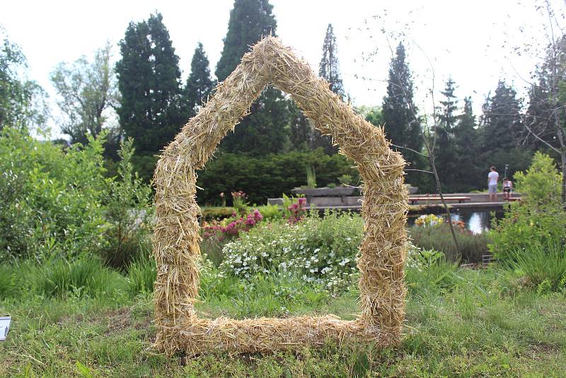 Studentská výstava Land Art v arboretu a Botanické zahradě Mendelovy univerzity.