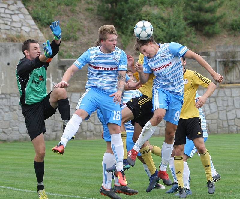 Rosice (žlutočerná) napravily debakl s Blanskem. Humpolec přejely 4:0