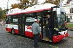 Tento víkend končí zkoušky speciálního elektrobusu Siemens Rampini, který je díky sběrači možné napájet přímo z trolejbusových trolejí.