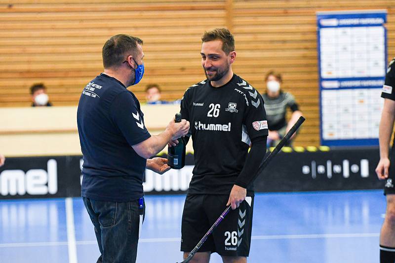 Brněnští florbalisté (v černém) podlehli v nedělním utkání Bohemians těsně 5:6.