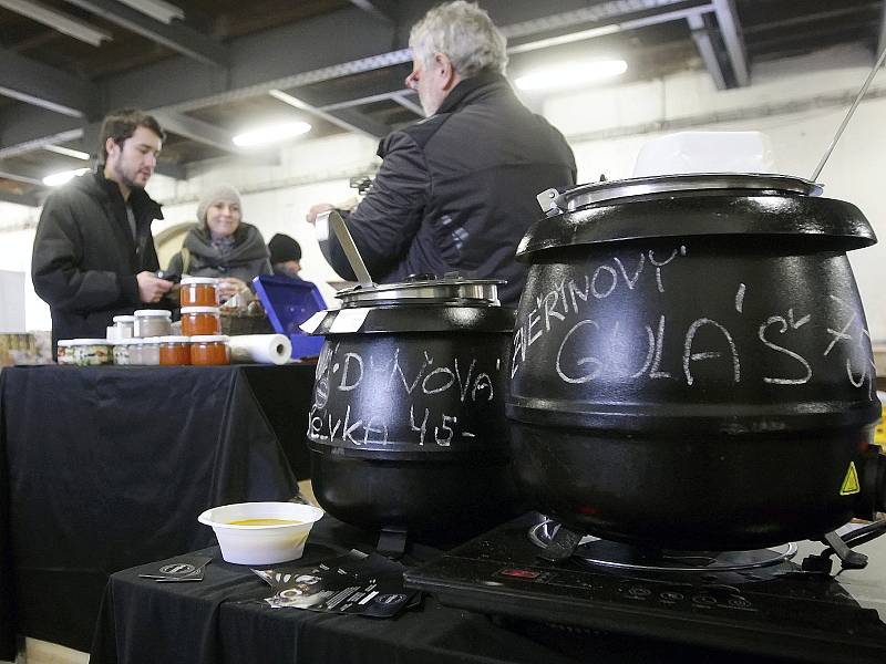 Nejrůznější laskominy, výběrová vína, domácí výrobky, ale i sýry z Holandska mohli v sobotu lidé letos naposledy ochutnávat na takzvaném Food Parku, který je označovaný jako největší potravinový trh na Moravě. 