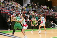Basketbalistky KP TANY Brno (na snímku v zelených dresech) vyhrály úvodní zápas na palubovce lucemburského Grengewaldu.