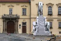 Opravované Dominikánské náměstí v Brně s maketou sochy Josefa II. Lidem se nápad nelíbil.