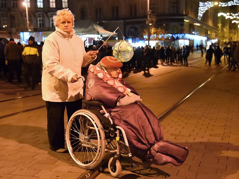 Oslava svátku 17. listopadu na brněnském náměstí Svobody.