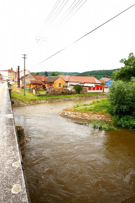 Řeka Svratka ve Veverské Bítýšce.