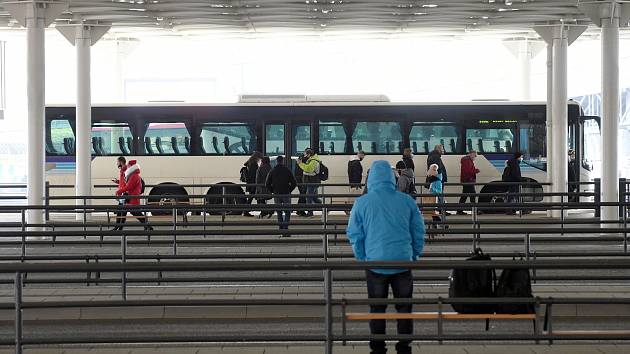 Opravené autobusové nádraží na Zvonařce v Brně.