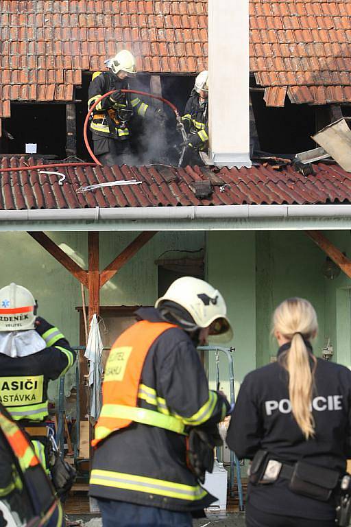 Hasiči likvidovali požár rodinného domu v Kratochvilce na Brněnsku.