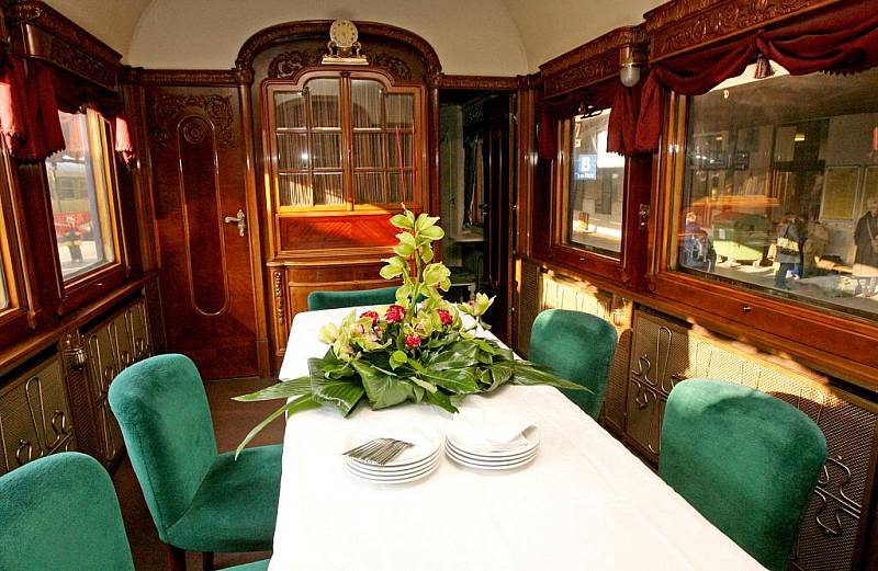Parní lokomotiva Šlechtična v neděli přivezla do Brna historickou vlakovou soupravu s legionářským a prezidentským vagonem. 