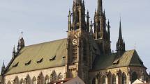 Sedmadevadesáté jubileum vyhlášení samostatného československého státu mohou lidé oslavit například na vrcholku věží katedrály svatého Petra a Pavla.