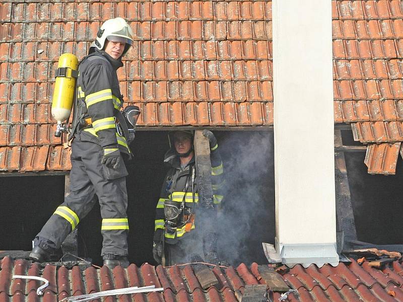 Hasiči likvidovali požár rodinného domu v Kratochvilce na Brněnsku.