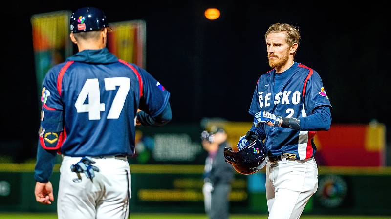 Jakub Hajtmar (s číslem 2) pomohl české reprezentaci k senzační kvalifikaci na WBC.