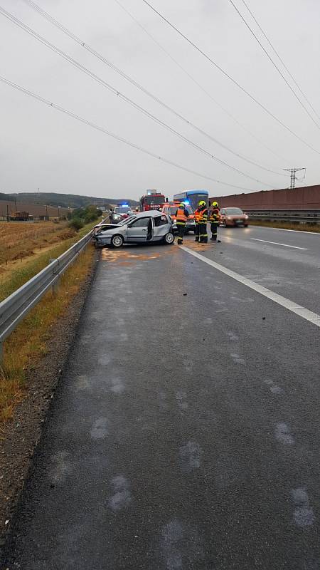 Dopravní nehoda na dálnici D1 si vyžádala jedno středně těžké a jedno lehké zranění