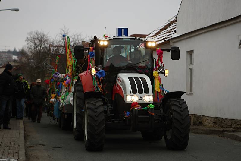 Líšeňskými ulicemi prošly v sobotu desítky masek.