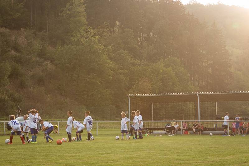 Fotbalová Líšeň po investici do hlavní tribuny na svém stadionu myslela také na svoji mládež. Ve čtvrtek večer třetiligový klub slavnostně otevřel Tréninkové centrum mládeže v Mariánském údolí.