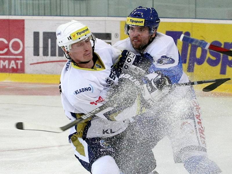 HC Kometa Brno (v modrém) vs. Rytíři Kladno.