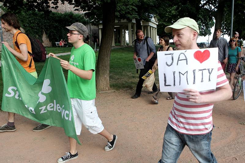 Lidé protestovali proti rozšiřování uhelných dolů v severních Čechách. 