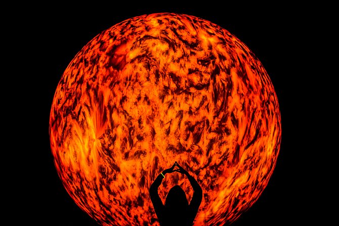 Hvězdárna a planetárium Brno představila nový přírůstek do party planet, jejichž nafukovací modely představuje pozemšťanům. Nově se mohou lidé podívat na model Slunce - Heliosféru.