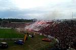 Švancarova rozlučka za Lužánkami přilákala tisíce lidí. Věří či doufají, že se podaří slavný stadion oživit i pro další zápasy.