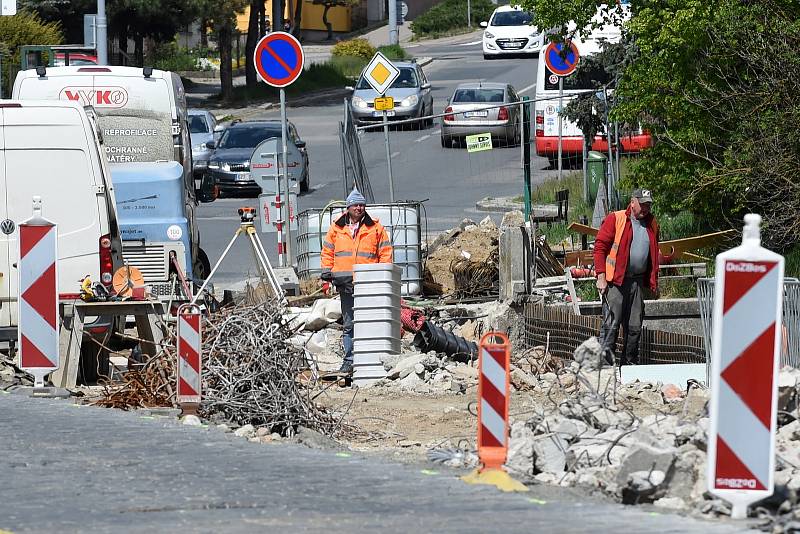 Oprava Obřanského mostu přes řeku Svitavu.