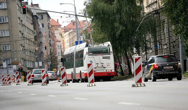 V pondělí začala uzavírka Pionýrské ulice v brněnském Králově Poli.