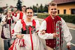 Součástí hodů v Moutnicích je tradičně průvod obcí a spousta zábavy.