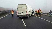 Nehoda dodávky a kamionu na 179. kilometru D1 ve směru na Prahu.